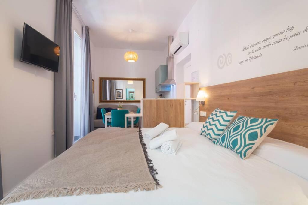 Rosarioseis Loft Corral Del Carbon Apartment Granada Bagian luar foto